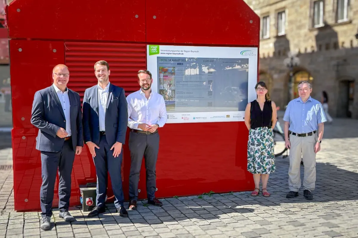 Infoscreen am „Roten Häuschen“ auf dem Bayreuther Marktplatz