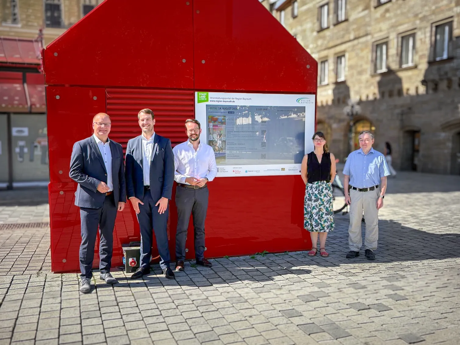 Infoscreen am „Roten Häuschen“ auf dem Bayreuther Marktplatz